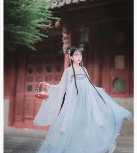 五五年汉服全套，仙仙的颜色，适合中秋穿。上...