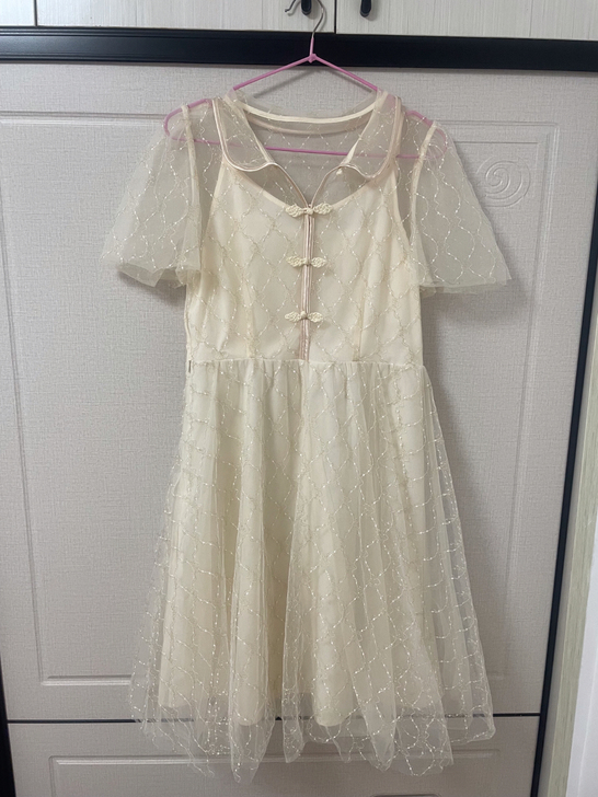 爱衣服连衣裙 L 穿二洗二 九成新 面料舒...