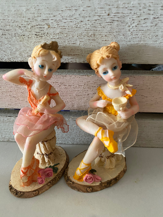 一对树脂芭蕾舞女孩,十厘米左右,应该是实心