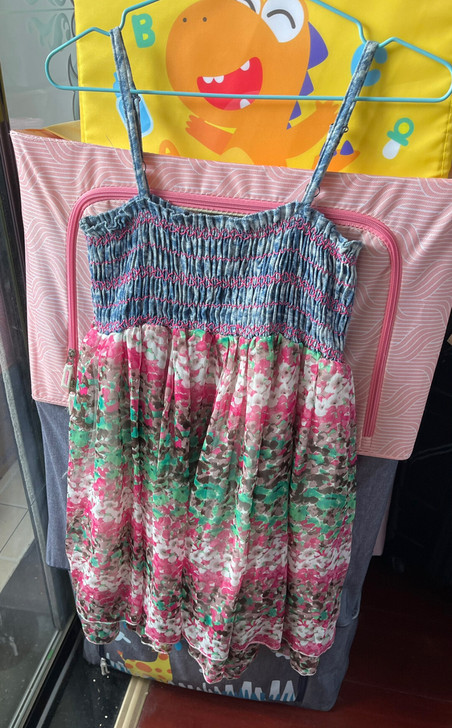 吊带连衣裙吊带连衣裙，肩带可以调节的，特价...