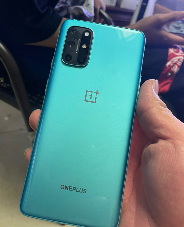 一加8t 8+128G 青色 ，保修到20...