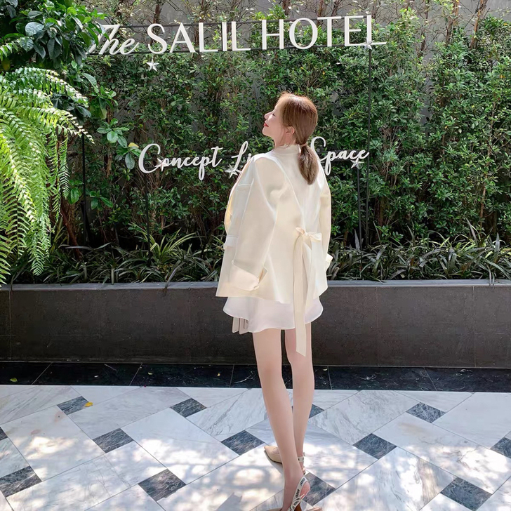 ByYou 春季英伦风大牌收腰缎面白色西装...