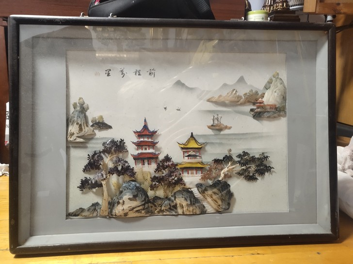 文革时期手工贝壳装饰画一副,尺寸是72cm...