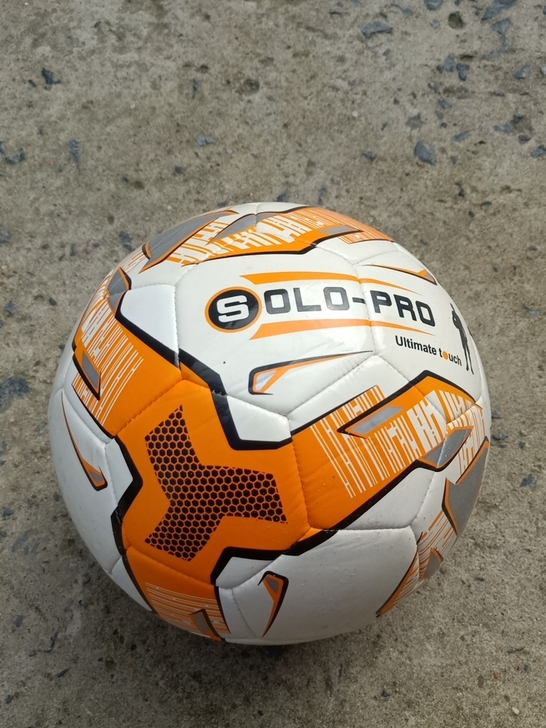 朋友送的，家里还有好几个这样的足球