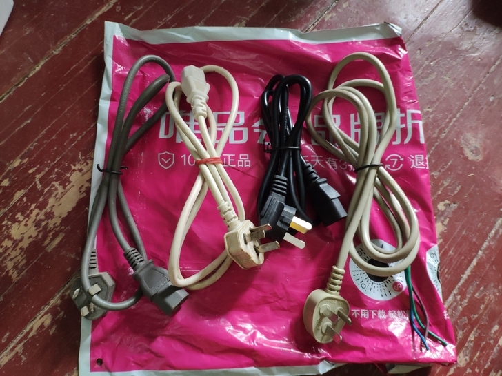 电脑数据线电源线    家中闲置，一起打包...