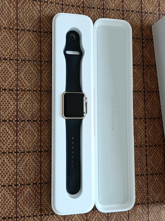 出售苹果一代手表1个，各功能正常，8成新，...