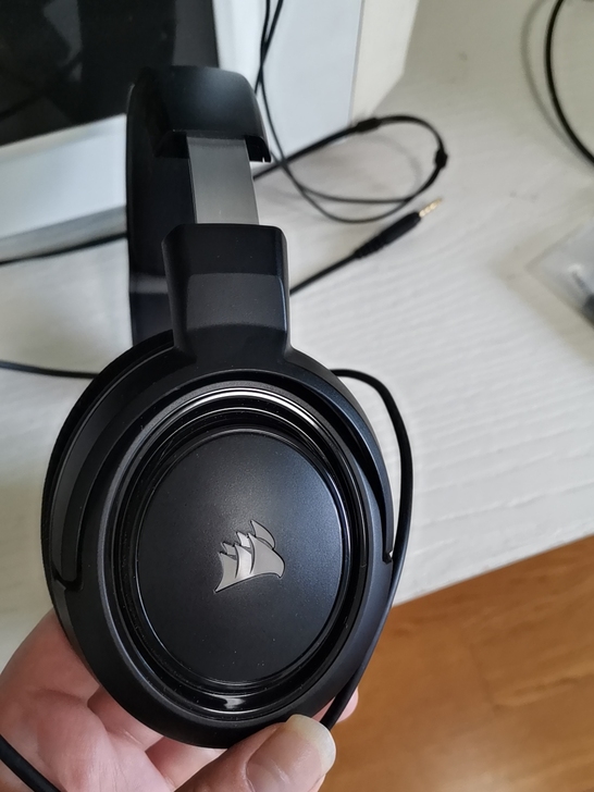 海盗船hs35耳机，买2万多电脑送的耳机，...