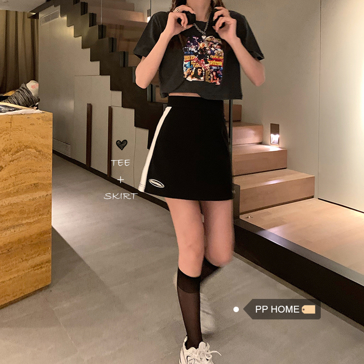 半身裙，全新没洗没穿有吊牌，腰稍微有点大，...