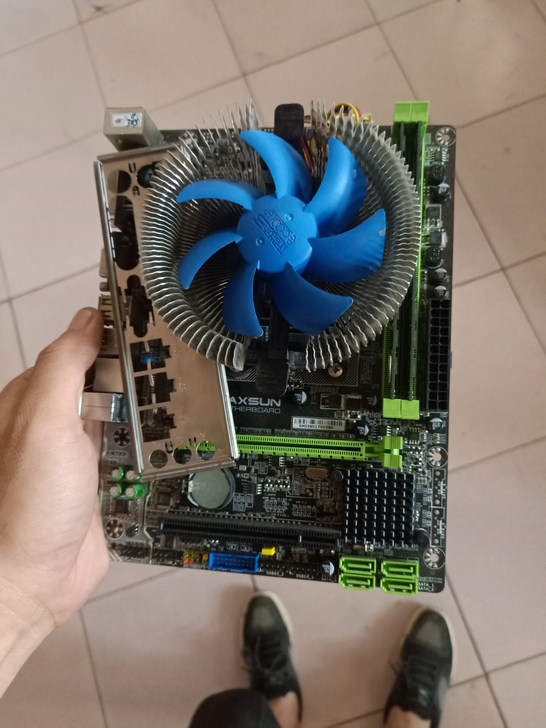 电脑套装出，8g金士顿内存，amd840四...