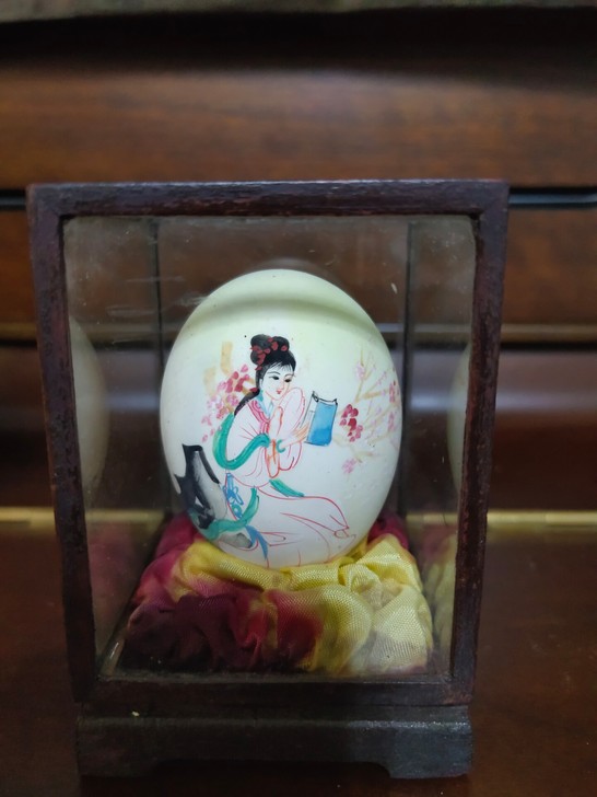 闲置转让，蛋艺雕刻画，高9厘米，宽6.5厘米