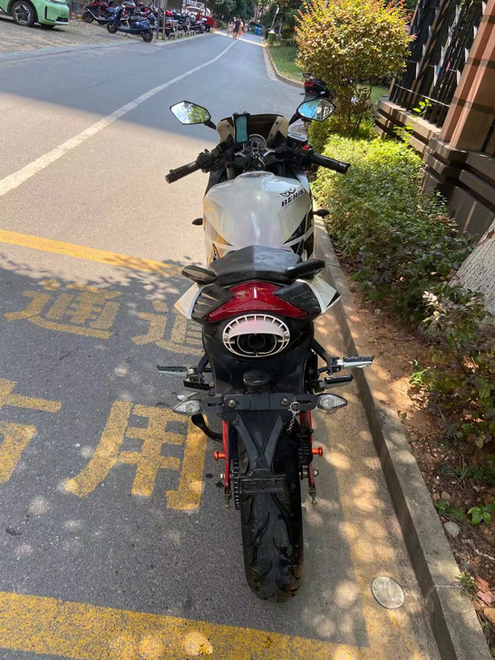 北极光摩托车跑车 有手续 一百多公里库存车...