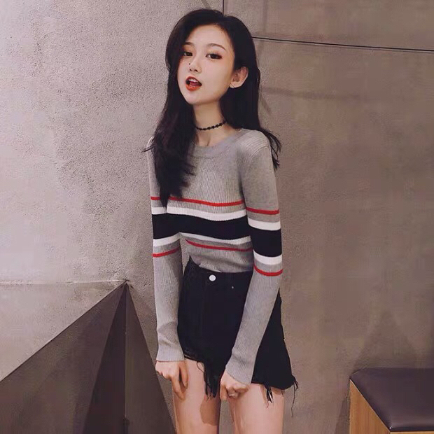针织衫,仅试穿。无瑕疵。