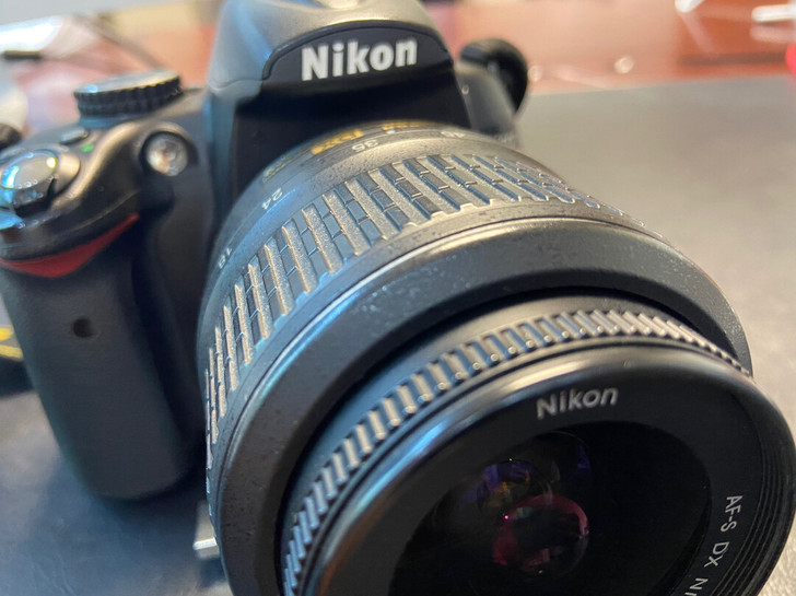 尼康D5000，带18-55mm防抖镜头，...