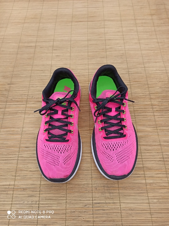 38.5码耐克运动鞋