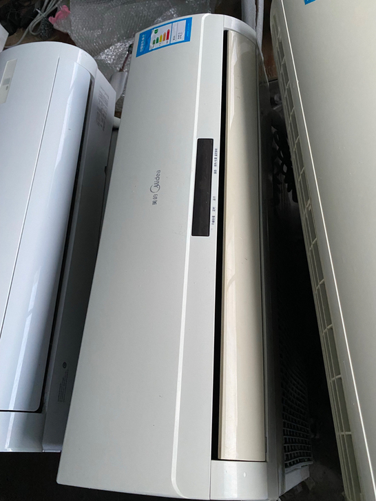 美的1.5p挂机空调。