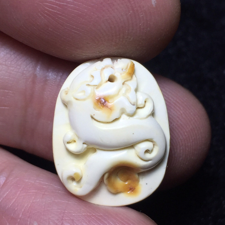 奶白琥珀蜜蜡 仿古龙