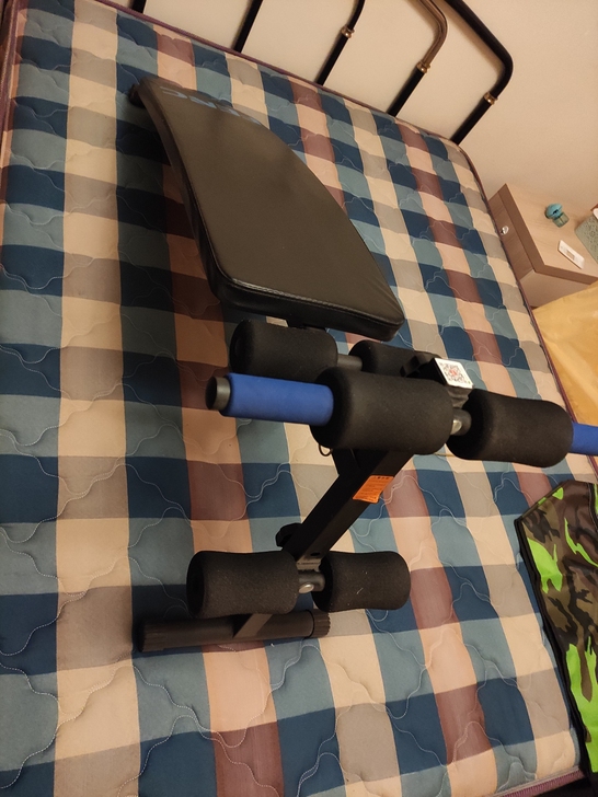 闲置仰卧板，有一点灰而已，其他没毛病，没怎...