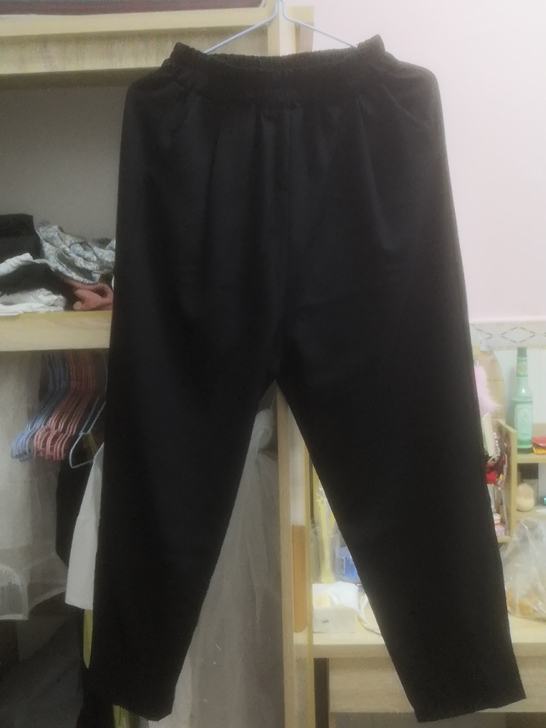 刚买的裤子，我穿着大了，还是新的，西装裤面...