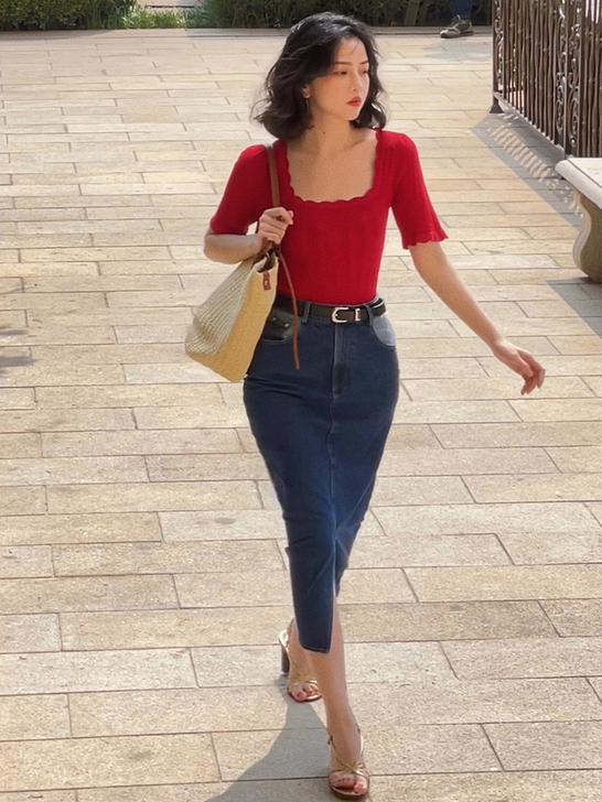 港风酒午家的，半身裙S码和上衣，只穿过一次...