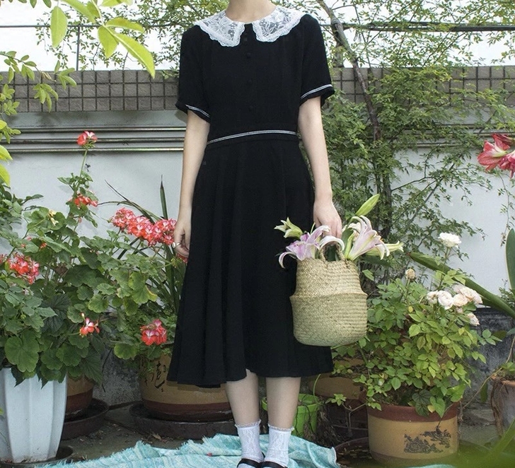 软软的露西家的黑色连衣裙，超显瘦，M码