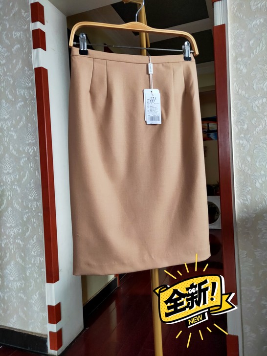 奢侈品撤柜。质量相当好的一款中长休闲职业裙...