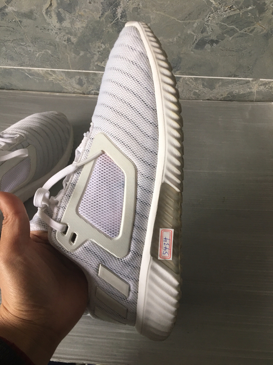 二手正品阿迪轻便透气休闲运动鞋42码 A：...