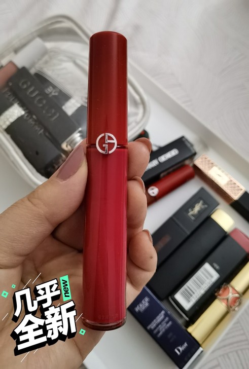 刚搜了下，小红书强推的阿玛尼红管504，说...