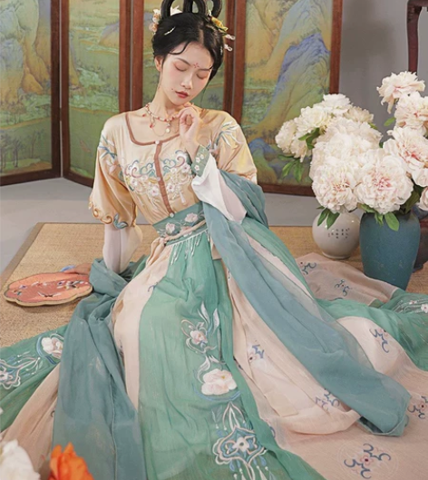 耀春花瑶归汉服女正品原创唐制坦领三件套半臂...