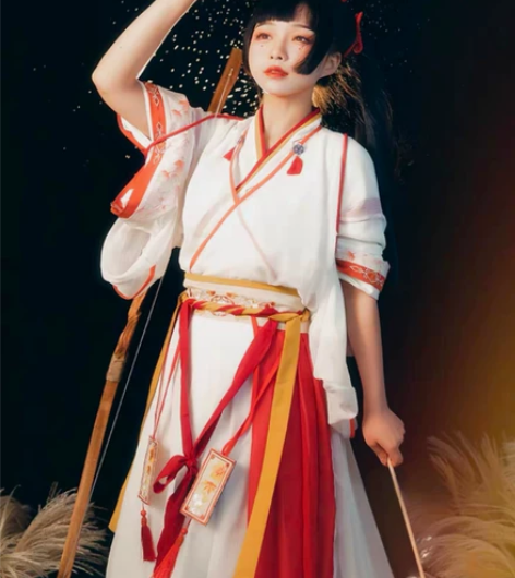买来只穿过一次，有那么一点点神明少女的风格...