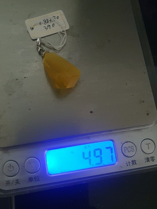 蜜蜡小坠钻石切工很费料，