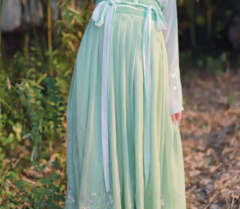 云芳晴汉服！白菜平价汉服，买回来仅试穿但不...