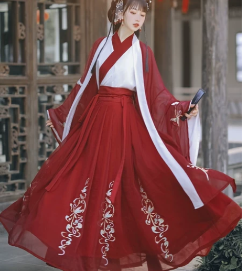 应该是正的不是山的，学校演话剧买的后来因为...