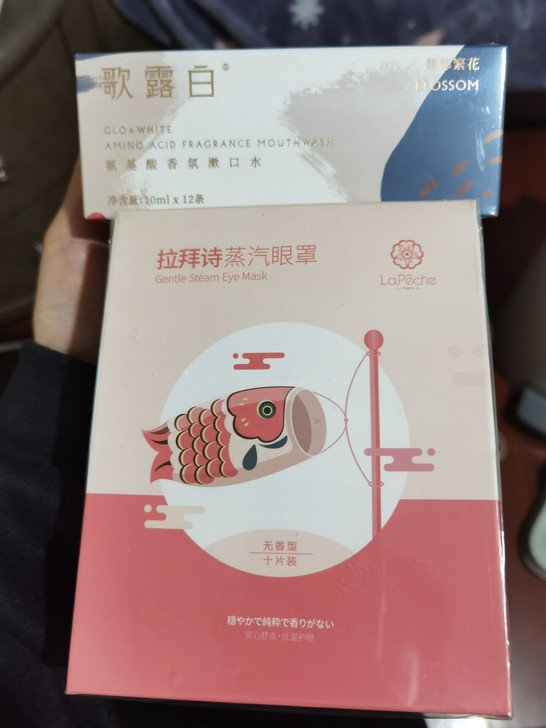 歌露白和拉拜诗，全新出自小红书三八公益礼盒...