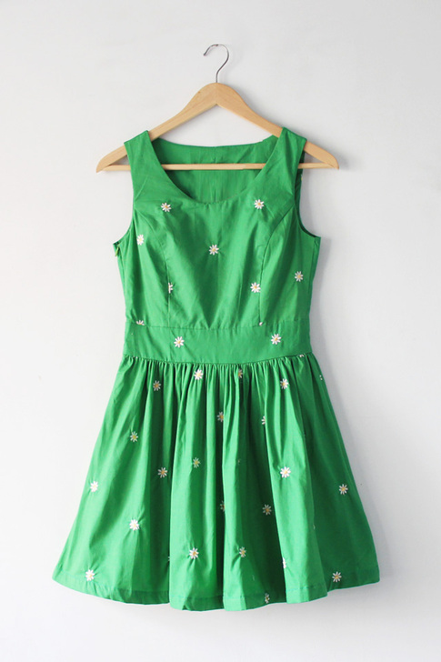 绿色小雏菊侧拉链修身大裙摆蓬蓬收腰背心裙#...