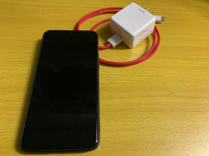 一加6t，全机看上去很新，唯一不知的就是屏...