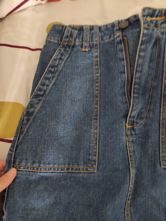 牛仔一步铅笔裙,九成新,m码,背后是半松紧...