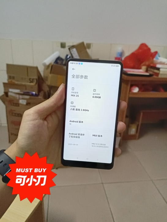 出一台黑色的小米mix2s，内存是6+12...