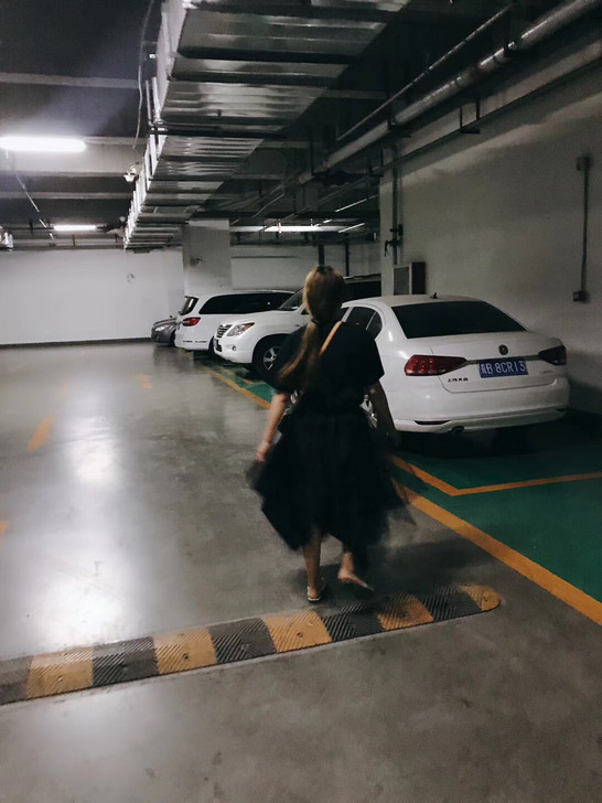 黑色纱裙，上身显瘦，暗黑风 搭配guidi...