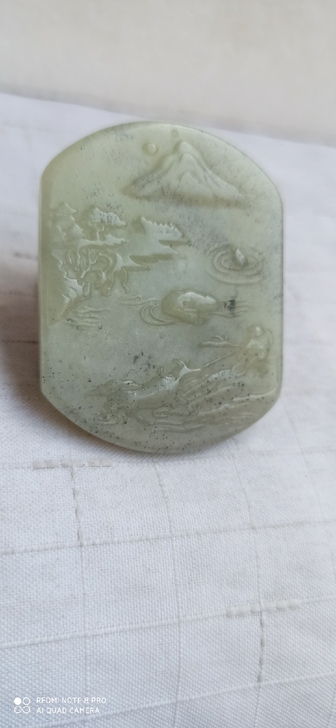 和田玉雕刻的山水画入手渠道：在古玩市场淘的，