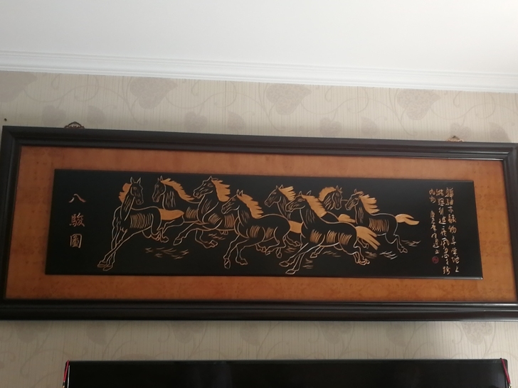 木板画，八骏图，有需要的吗？边框有轻微的磕...