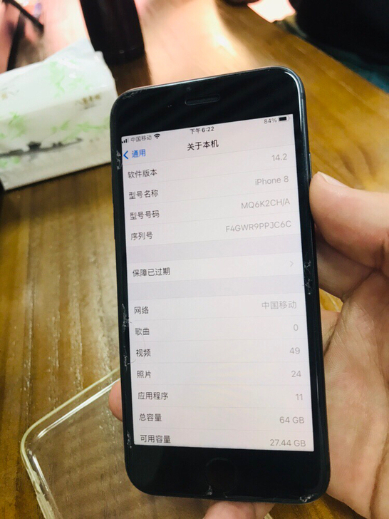 苹果8 64G 95新，新换电池。图片上的...