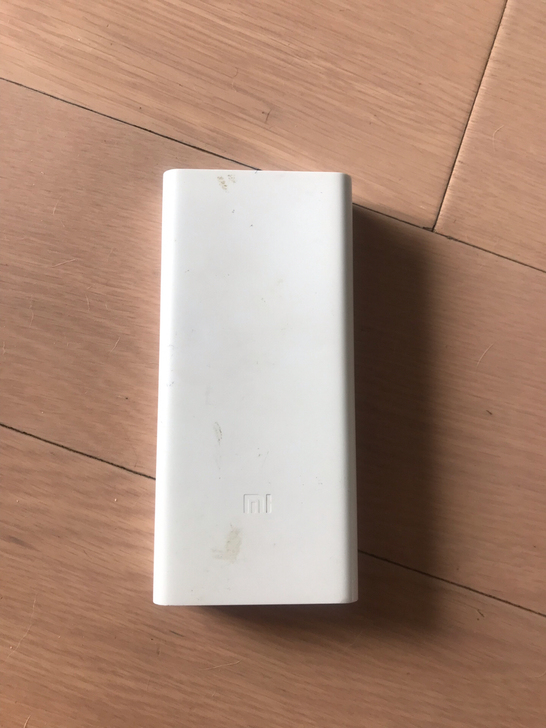 小米充电宝 就用过两次 不太出门根本用不到！