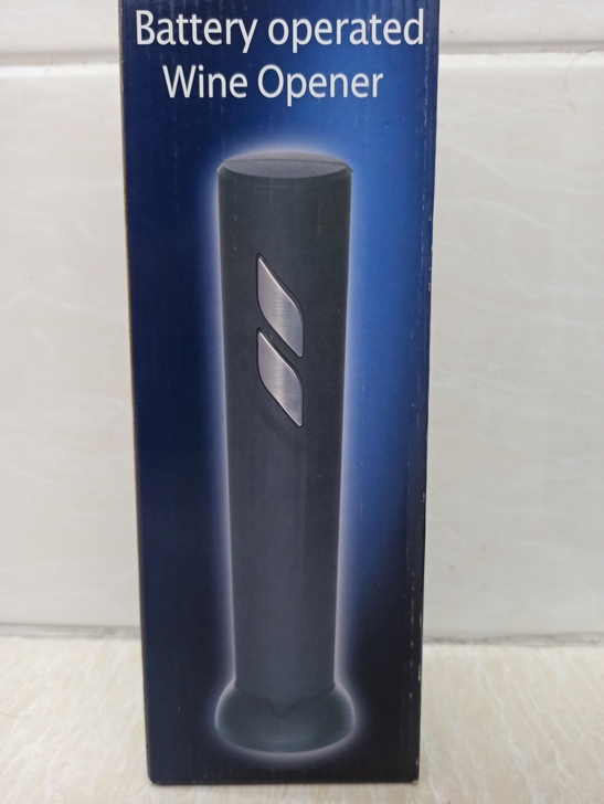 红酒自动开瓶器，有两个，装电池可用8成新，...