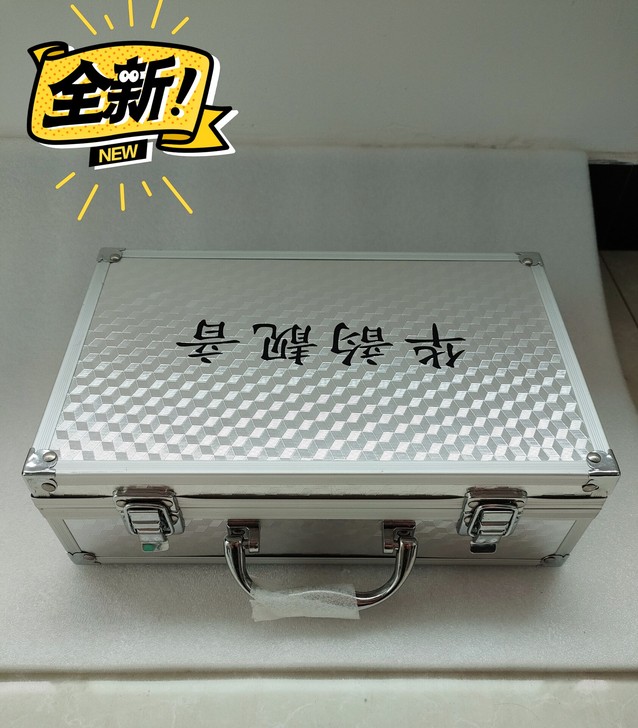 全新铝箱子工具箱收纳箱，可以装两个话筒，拿...