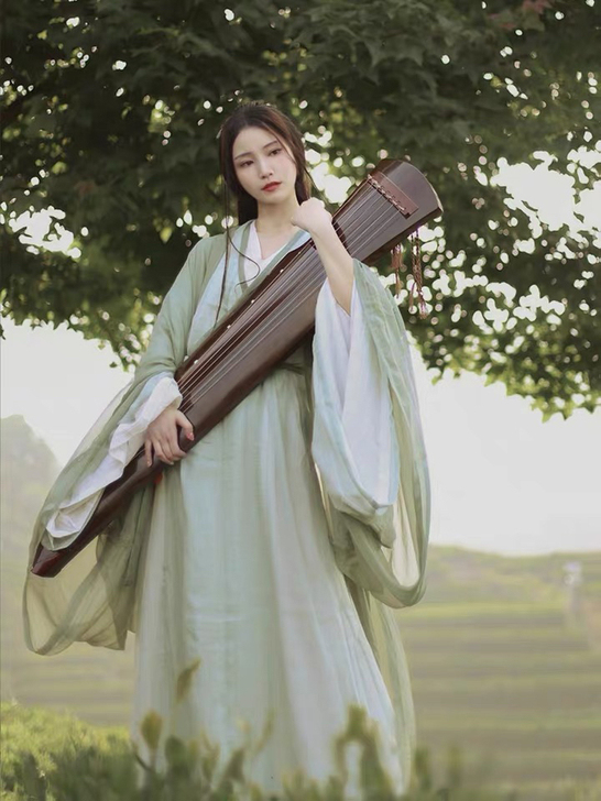 魏晋风古装汉服，三件套的，衣服很有重量，质...