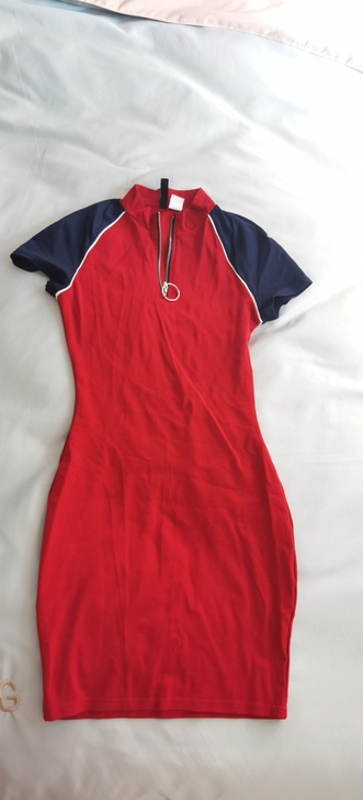 HM运动风连衣裙