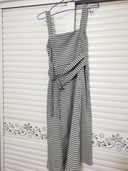 港风黑白细格吊带裙,S码,今年长胖了穿不了...