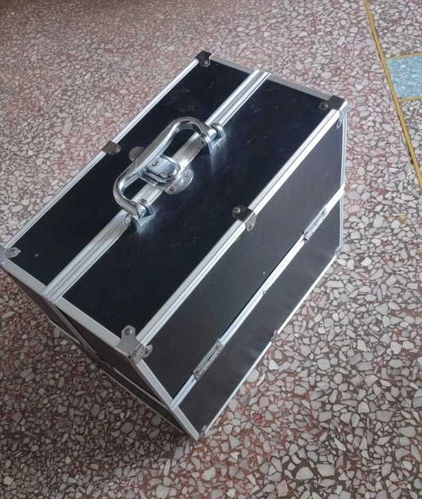 化妆师专用箱，三层大箱铝合金包边，闲置在家...