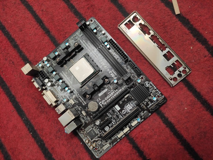 技嘉a78主板，搭配的AMD740处理器，...