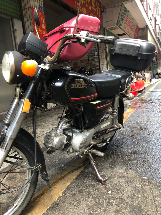 经典情怀精品嘉陵摩托车，车感机声都很好